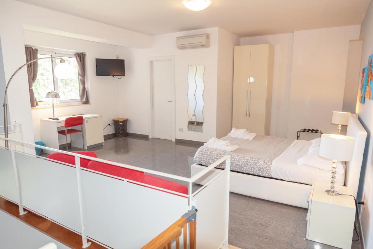Palazzo Leo Suite And Apartment 莱切 外观 照片
