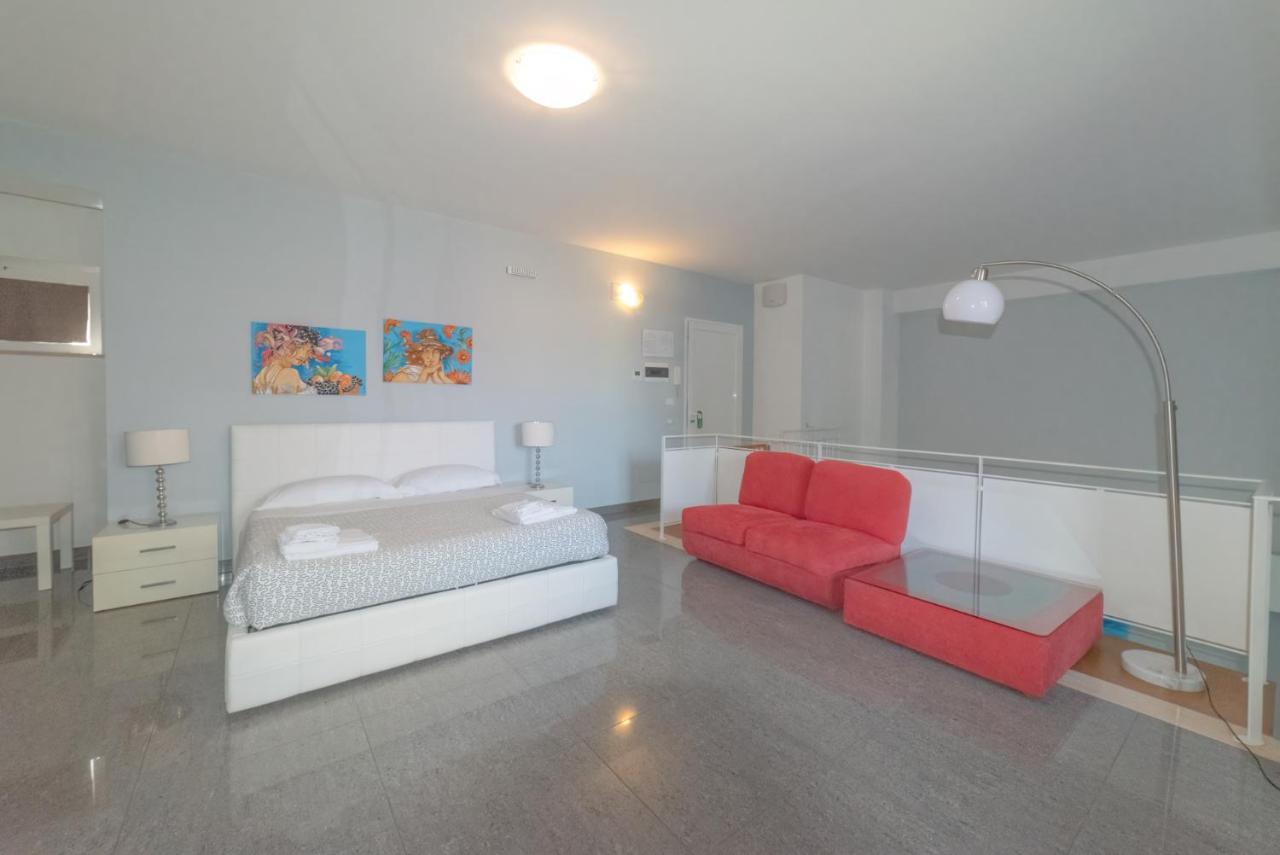 Palazzo Leo Suite And Apartment 莱切 外观 照片