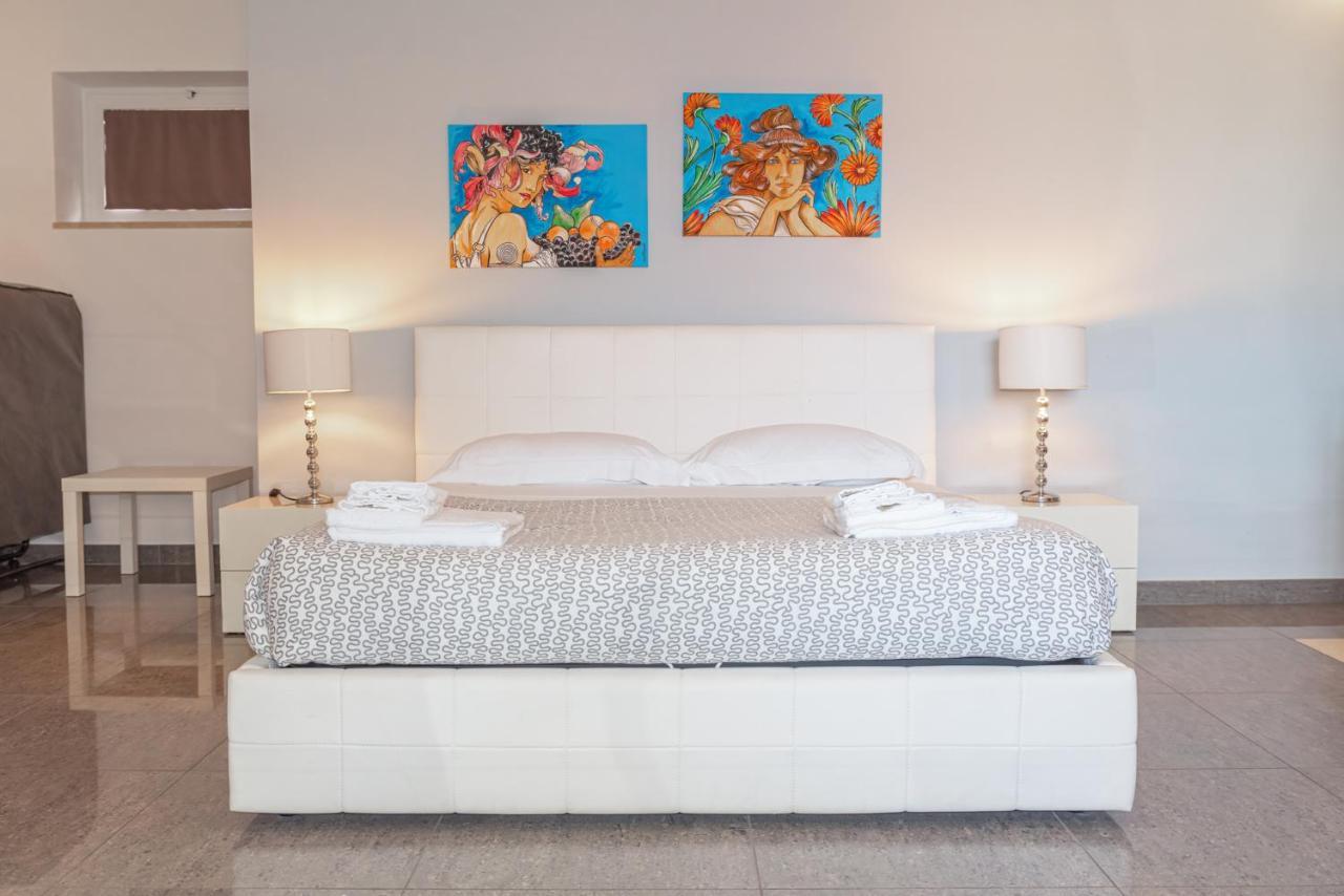Palazzo Leo Suite And Apartment 莱切 外观 照片
